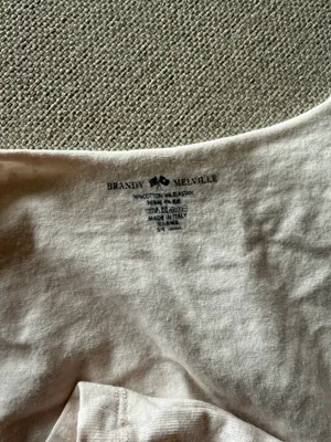 Brandy Melville Pink Long Sleeve Crop Top thumbnail 4