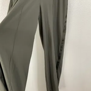 Athleta Nolita Wide Leg‎ in Mountain Olive Size 10 Petite thumbnail 3
