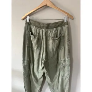 American Eagle Green Elastic Waist Cargo Joggers Size Small Short thumbnail 7