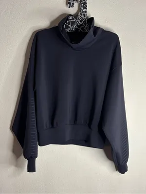 Lululemon Full Flourish Pullover
Black size 8 thumbnail 1