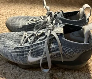 Grey Nike Vapormax thumbnail 1