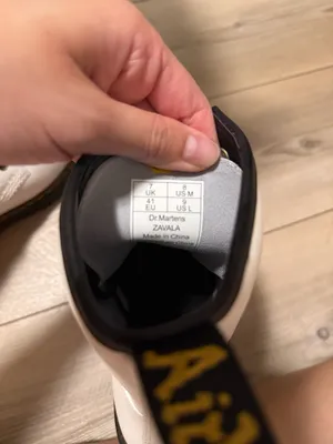 Dr. Martens Boots Women’s thumbnail 3