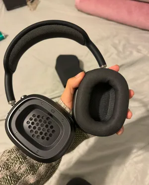 Apple Airpod Maxes thumbnail 2