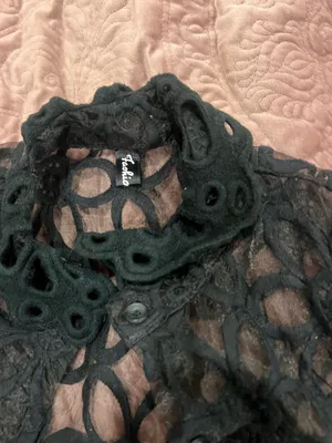 Black Floral Crochet Lace Women's top Size M thumbnail 2