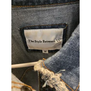 Garage The Style Between Us Denim Jacket M Blue Fringe Rhinestone Cropped Distressed thumbnail 3