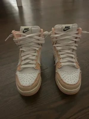 Women’s Nike Dunk High Sneakers thumbnail 3