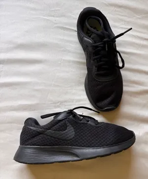 Nike shoes thumbnail 1