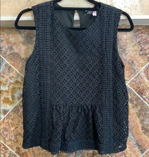 Women's Banana Republic Peplum Black Eyelet Lacy Ruffle Sleeveless Blouse Medium thumbnail 1