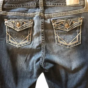 Maurices Premium Crop Jean Bling Pockets 18X22 Stretch Runs Small Measurements thumbnail 2