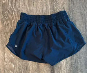 Lululemon Hotty Hot 2.5" Shorts High-Rise thumbnail 2