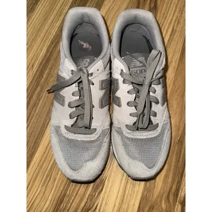 New Balance Shoes Womens 8.5 Lace Up Low Top Running Sneakers GW500SG Grey Suede thumbnail 2