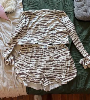 SheIn Zebra Long Sleeve Set thumbnail 1