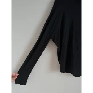 Aritzia Babaton Small Long Sleeve Top Shirt Black Mock‎ Neck Lightweight Cropped thumbnail 7