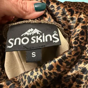Sno Skins Vintage Velvet Leopard Print Long Sleeve Top thumbnail 4