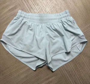 Lululemon Shorts Hotty Hot 2.5" Low-Rise thumbnail 1