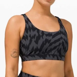 Lululemon Energy Bra Medium Support B–D Cup Voltage‎ Graphite Grey Black Size 6 thumbnail 1