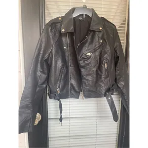Lulus Women’s Faux Leather Moto Jacket Black L Belted Zippered thumbnail 10