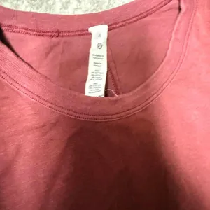 Lululemon Long Sleeve Crewneck Shirt Burgundy Size 6 thumbnail 3