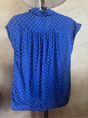 Old Navy Blue Polka Dot Front Botton Cap Sleeve Blouse - Size: medium thumbnail 3
