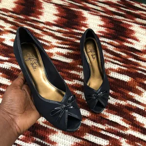 Life in Progress 90s Dark Navy Blue open peep toe pumps kitten heels bow detail office siren core #coquette #academia #preppy Size 6M thumbnail 3
