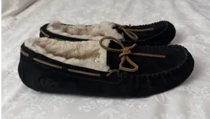 Ugg Black Leather Moccasin lippers Womens 11 Black Leather thumbnail 1