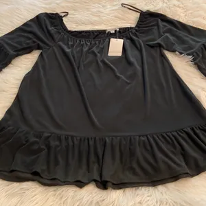 Green Envelope Women’s Top size L length 27” bust 38” color black thumbnail 6