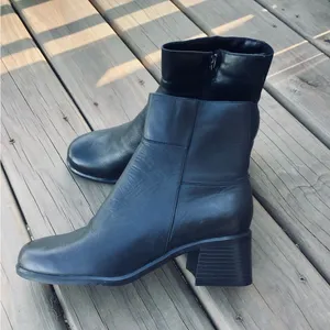 Genuine leather booties on medium heels 🖤🖤🖤 Black Size 9.5 thumbnail 5
