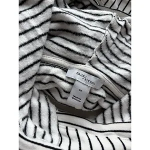 Daily Ritual Women's Supersoft Terry Long-Sleeve Hoodie Pullover White/Black XS‎ thumbnail 7