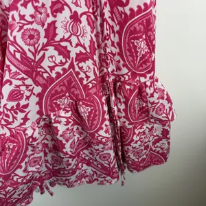 Entro Pink Damask Print V-Neck Smocked Mini Dress Small Vibrant Festival Girly thumbnail 6