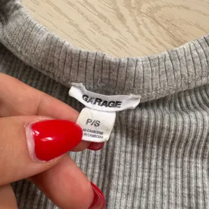 Garage Light Gray Ribbed V-Neck Crop Top thumbnail 3