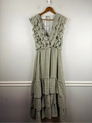 Storia sage green ruffle maxi dress size medium thumbnail 3