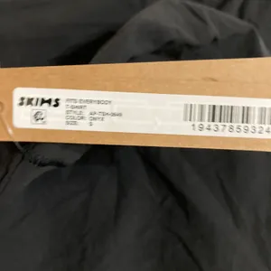 SKIMS Fits Everybody T-Shirt S thumbnail 4