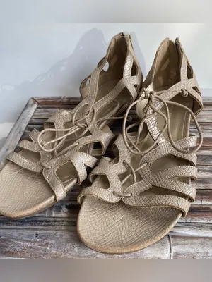 Kenneth Cole Reaction gold crackle texture gladiator sandals summer vacation 9 thumbnail 2