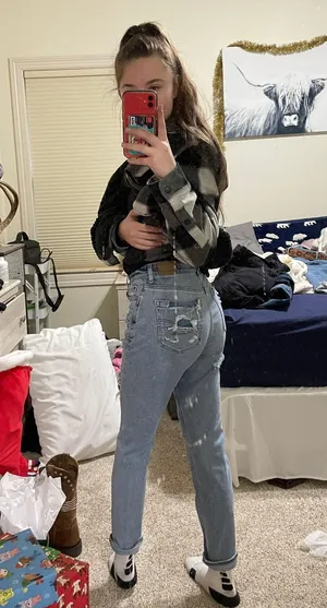 NWT American Eagle Mom Jeans thumbnail 3