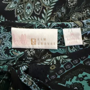 Kim Gravel Belle Black Green Paisley Sheer Sleeve Overlay Split V Neck Tie Top M thumbnail 9