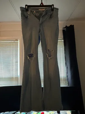 Women’s flare levi’s  thumbnail 3