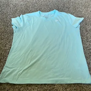 Womens Nike shirt thumbnail 1