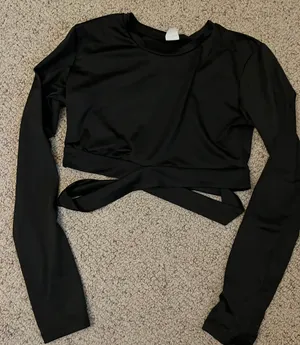 Amazon Twist long sleeve crop top thumbnail 1