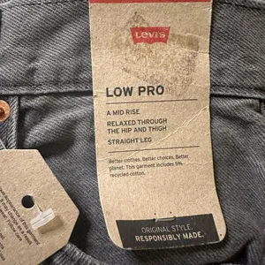 NWT Levi’s low pro faded black splatter straight 28 thumbnail 2