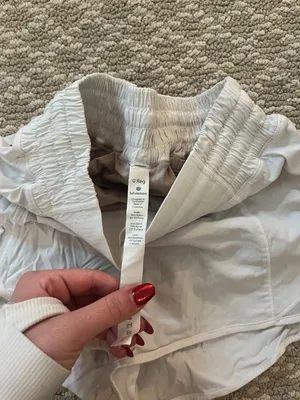 Lululemon High-Rise Hotty Hot Shorts 2.5 Inch thumbnail 3