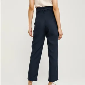 Abercrombie ✨ Belted Tapered Pants✨ thumbnail 2