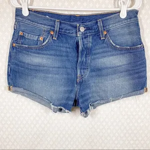 Levis Women Shorts Sz 29 NWT Medium‎ Wash Cut Off 501 High Rise Button Fly Denim thumbnail 2