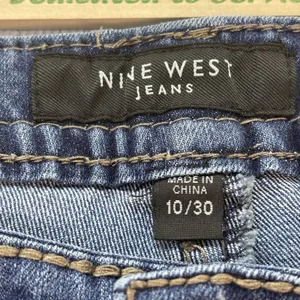 Nine West Jeans Womens 10/30 Bling Embroidered Rhinestone Capri Pants Blue Denim thumbnail 3