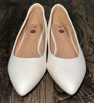 Chic White Women's Flats Size 8.5 thumbnail 1