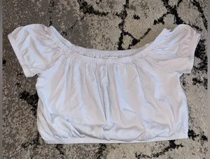 ⚠️SOLD⚠️Off the shoulder crop top thumbnail 2