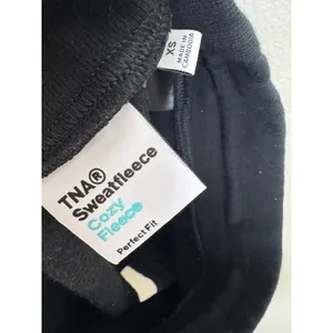 Aritzia TNA Sweatfleece Cozy Fleece Perfect Fit Shorts Size XS Black Loungewear thumbnail 6