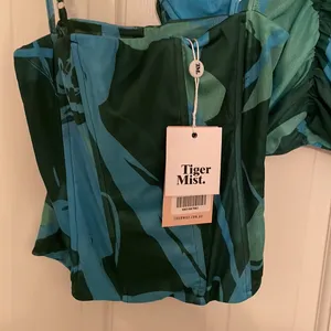 Tiger Mist SET! Brand new. Green blue print. Medium thumbnail 2