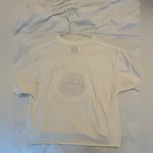 REVICE Graphic Tee Crop Top thumbnail 2