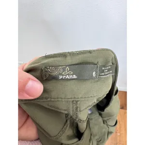 Prana Halle Shorts Womens 6 Olive Green Zion Stretch Hiking Outdoor Cargo thumbnail 3