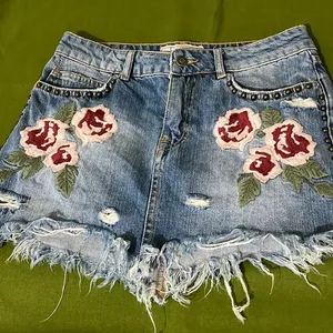 Free People Denim Mini Skirt, Embroidered Size 26 thumbnail 1